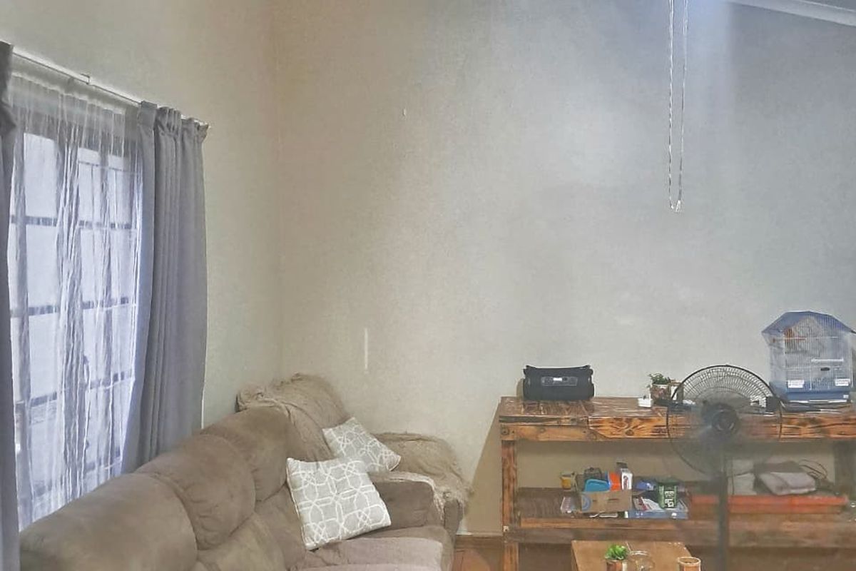 Prime Investment Opportunity: Three-Bedroom Simplex in Heart of Arboretum - Photo 5