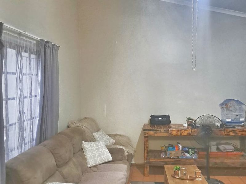 Prime Investment Opportunity: Three-Bedroom Simplex in Heart of Arboretum - Photo 5