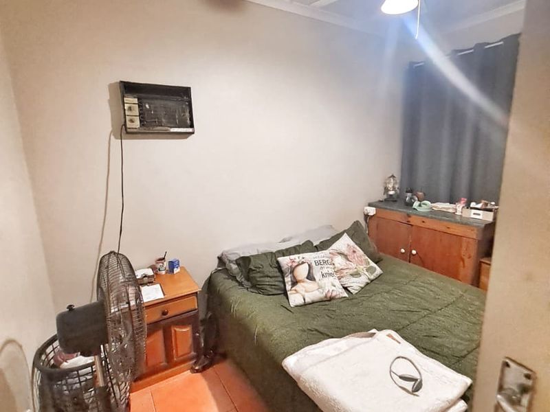 Prime Investment Opportunity: Three-Bedroom Simplex in Heart of Arboretum - Photo 3