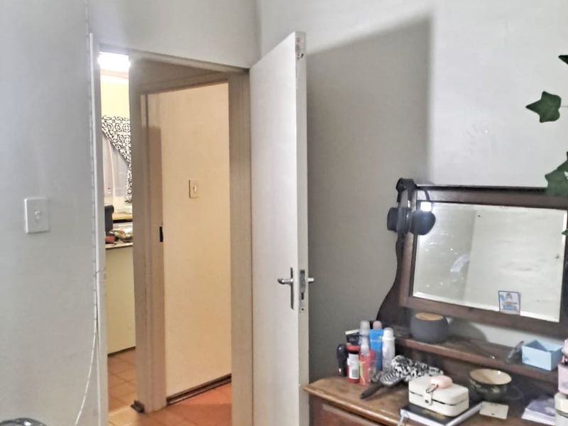 Prime Investment Opportunity: Three-Bedroom Simplex in Heart of Arboretum - Photo 8