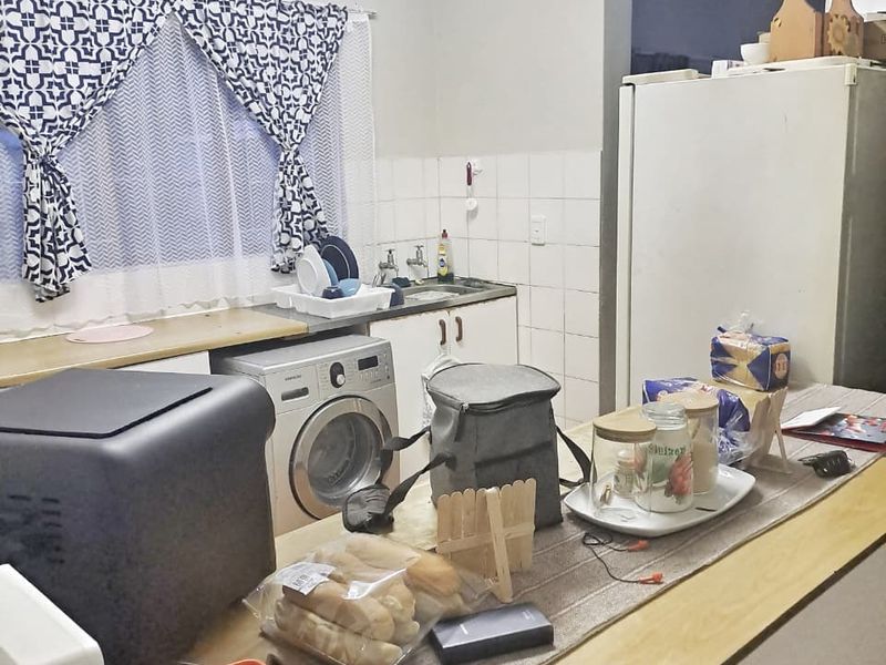 Prime Investment Opportunity: Three-Bedroom Simplex in Heart of Arboretum - Photo 7