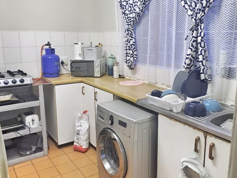 Prime Investment Opportunity: Three-Bedroom Simplex in Heart of Arboretum - Photo 6