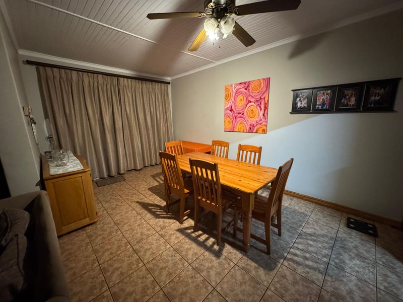 Modern Off-Grid Ready Family Home with Solar, Borehole, Office & Extensive Parking - Photo 9