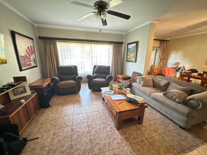 Modern Off-Grid Ready Family Home with Solar, Borehole, Office & Extensive Parking - Photo 7