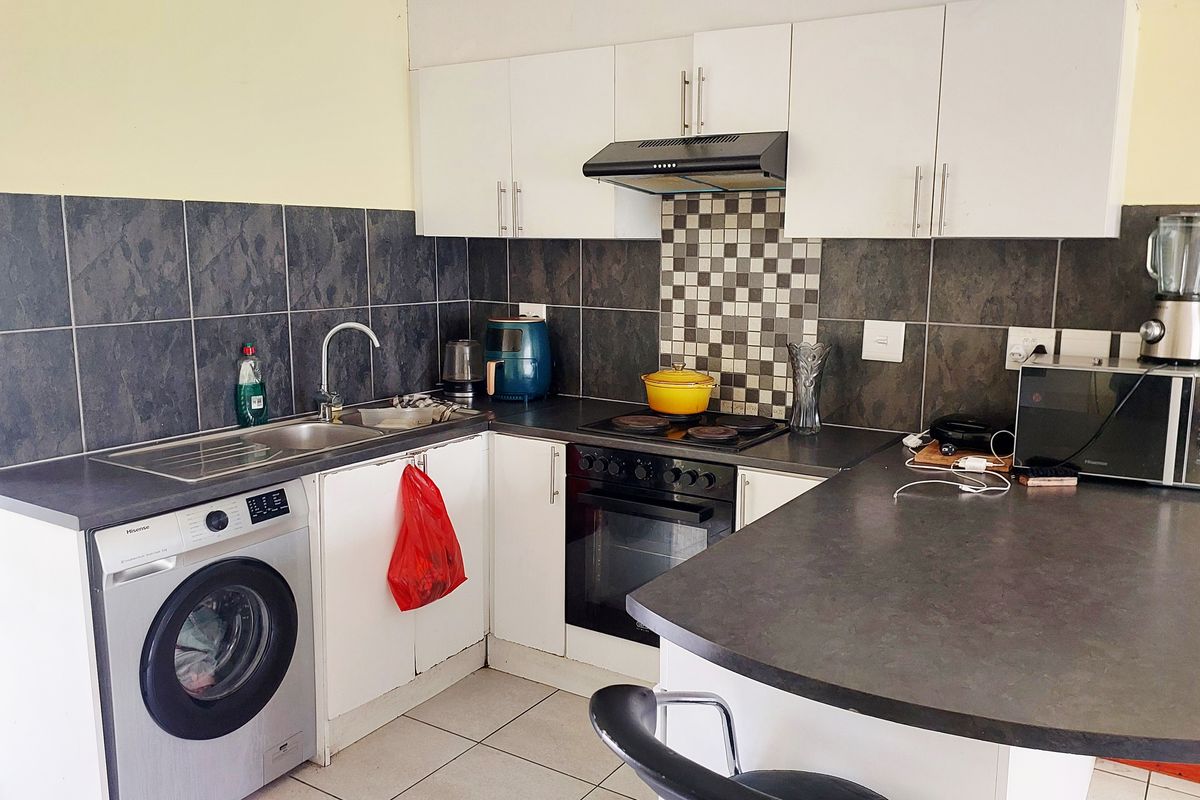 2-Bedroom Semi-Detached Home in the Heart of Eersterivier - Photo 4