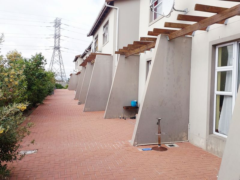 2-Bedroom Semi-Detached Home in the Heart of Eersterivier - Photo 10