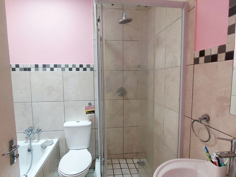 2-Bedroom Semi-Detached Home in the Heart of Eersterivier - Photo 8