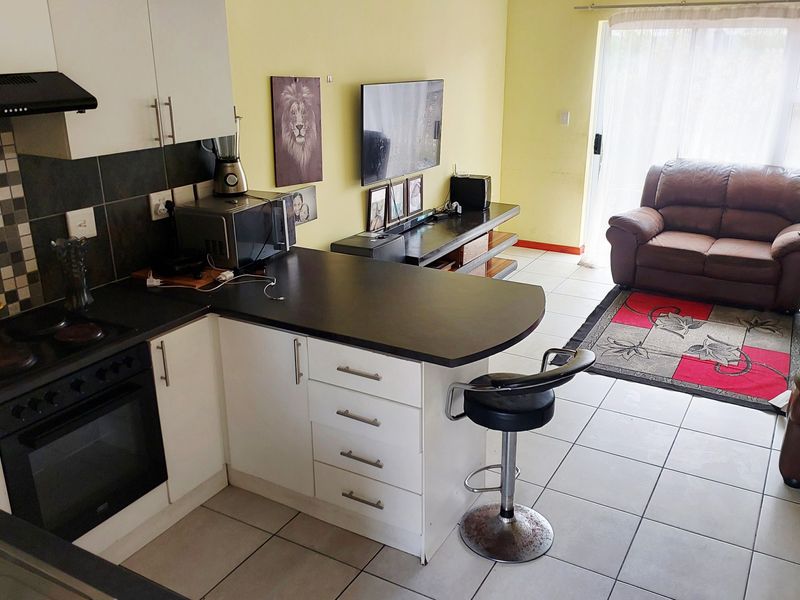 2-Bedroom Semi-Detached Home in the Heart of Eersterivier - Photo 3