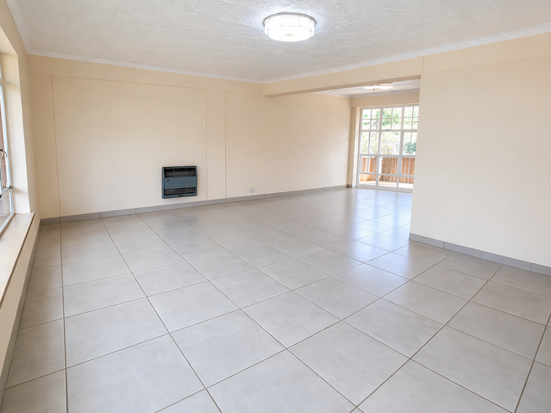 Neat recently renovated 1st floor 2bed 1bath flat with disability access and 2 Parking-Florida Lake - Photo 8