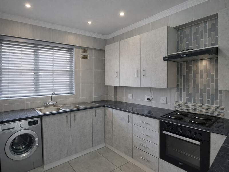 Neat recently renovated 1st floor 2bed 1bath flat with disability access and 2 Parking-Florida Lake - Photo 6