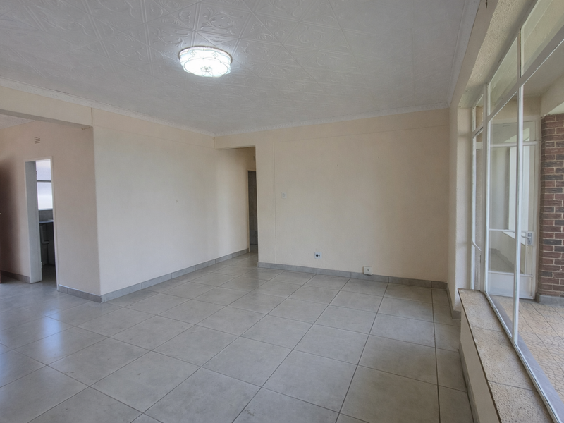 Neat recently renovated 1st floor 2bed 1bath flat with disability access and 2 Parking-Florida Lake - Photo 7