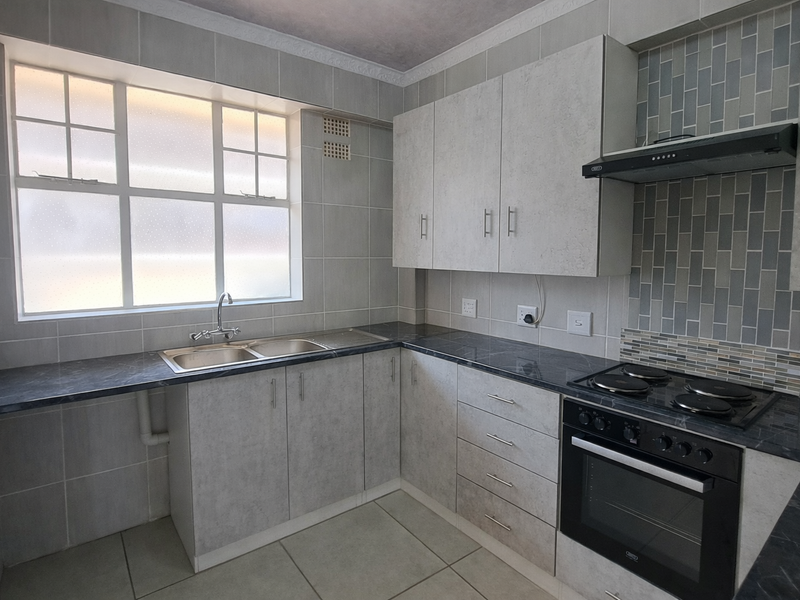 Neat recently renovated 1st floor 2bed 1bath flat with disability access and 2 Parking-Florida Lake - Photo 4