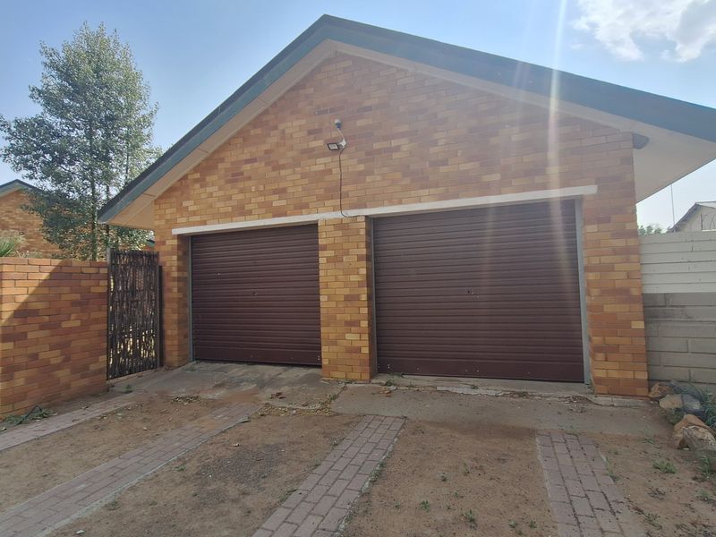 House for sale near main street - Photo 3