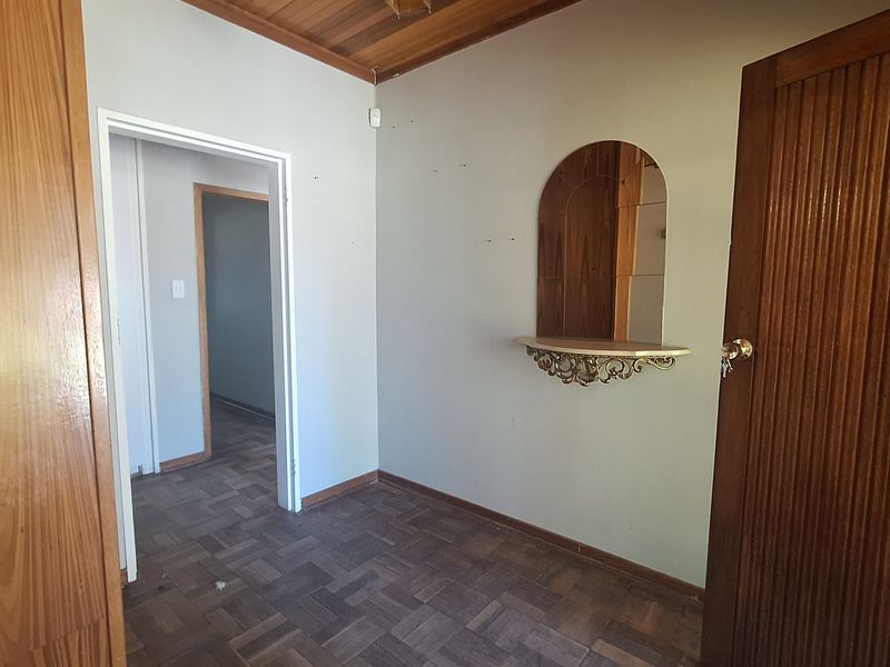 House for sale near main street - Photo 5