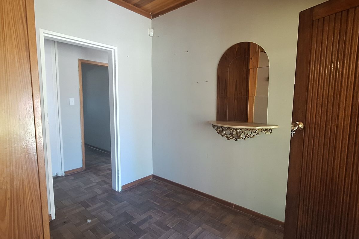 House for sale near main street - Photo 5