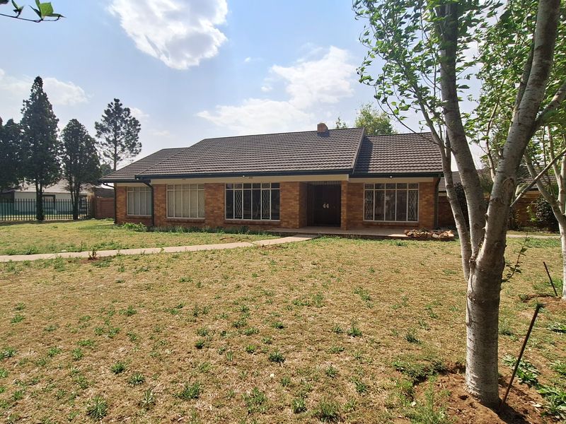 House for sale near main street - Photo 2