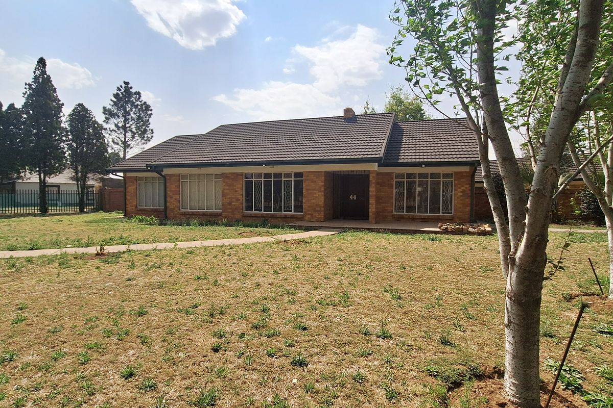 House for sale near main street - Photo 2