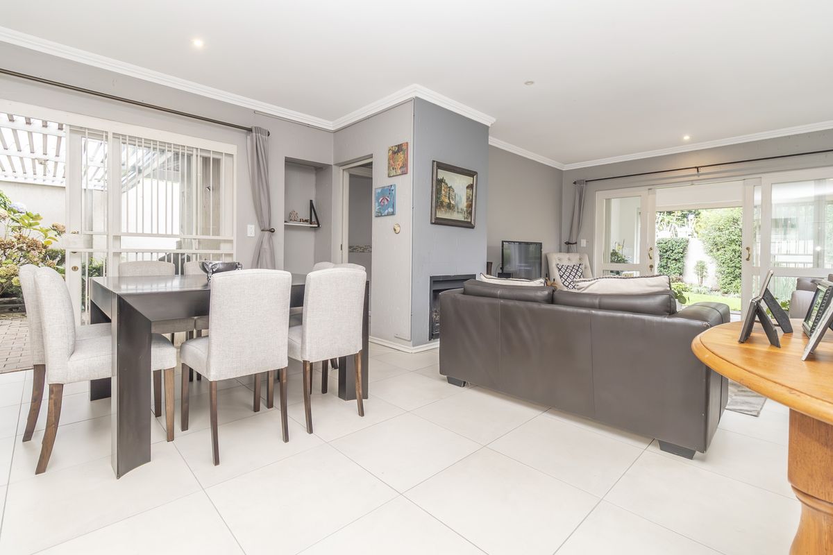 Freestanding Home In Boutique Style Complex- Show House Sunday By Appointment - Photo 4