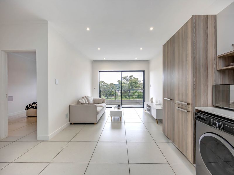 Modern one bedroom apartment in Lonehill - Photo 10