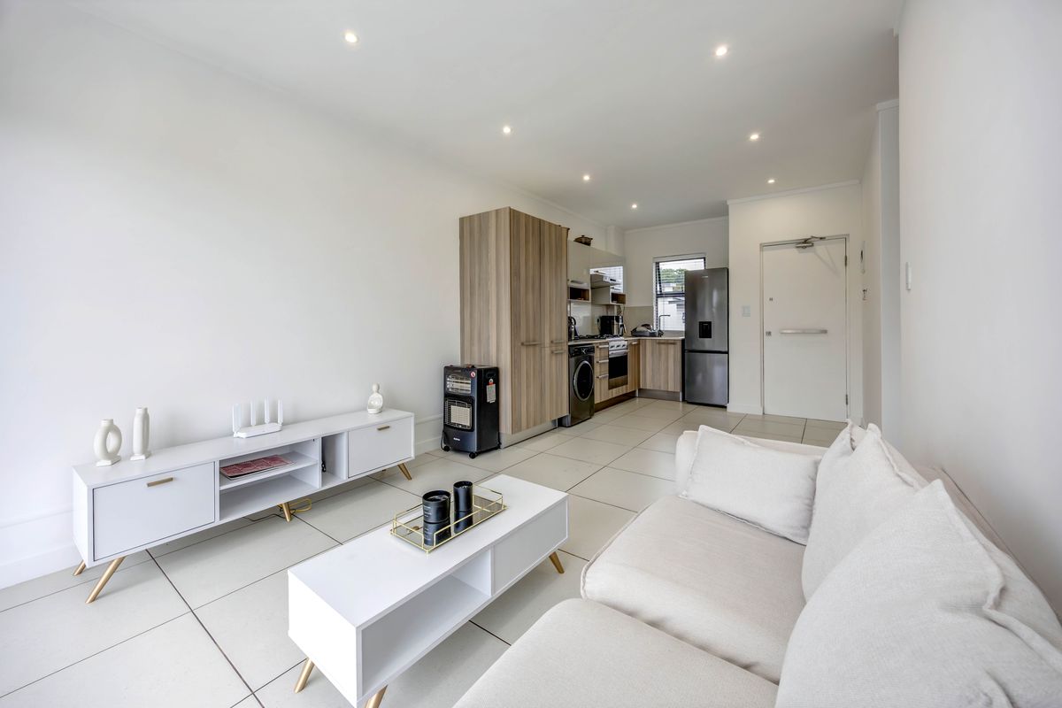 Modern one bedroom apartment in Lonehill - Photo 3