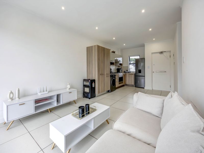 Modern one bedroom apartment in Lonehill - Photo 3