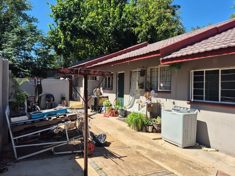 Great Investment Opportunity – 6 Units - Photo 2