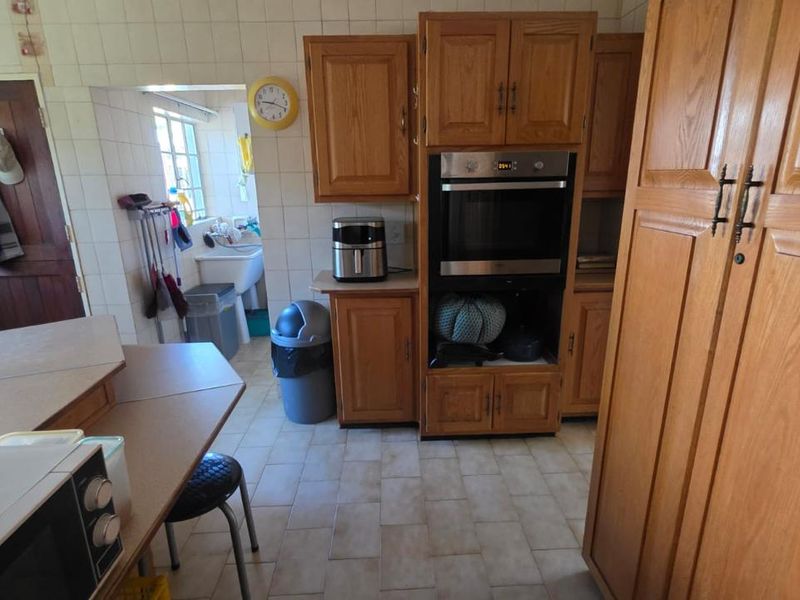 Charming Family Home in Lynnwood Glen, Pretoria - Photo 10