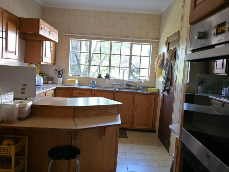 Charming Family Home in Lynnwood Glen, Pretoria - Photo 8