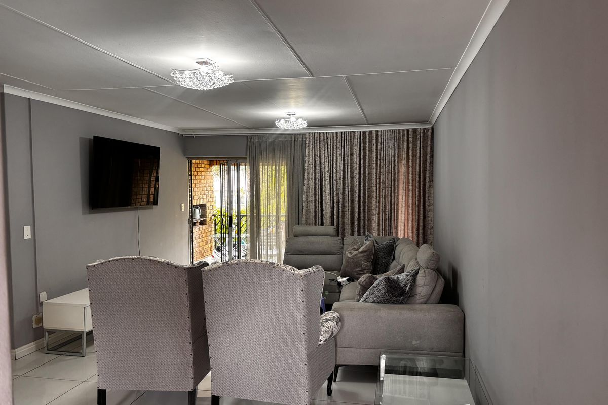 Safe and Stylish Lock Up and Go with a Wonderful Pool - Photo 4