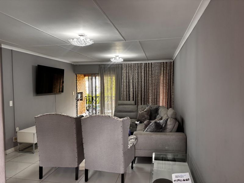 Safe and Stylish Lock Up and Go with a Wonderful Pool - Photo 4