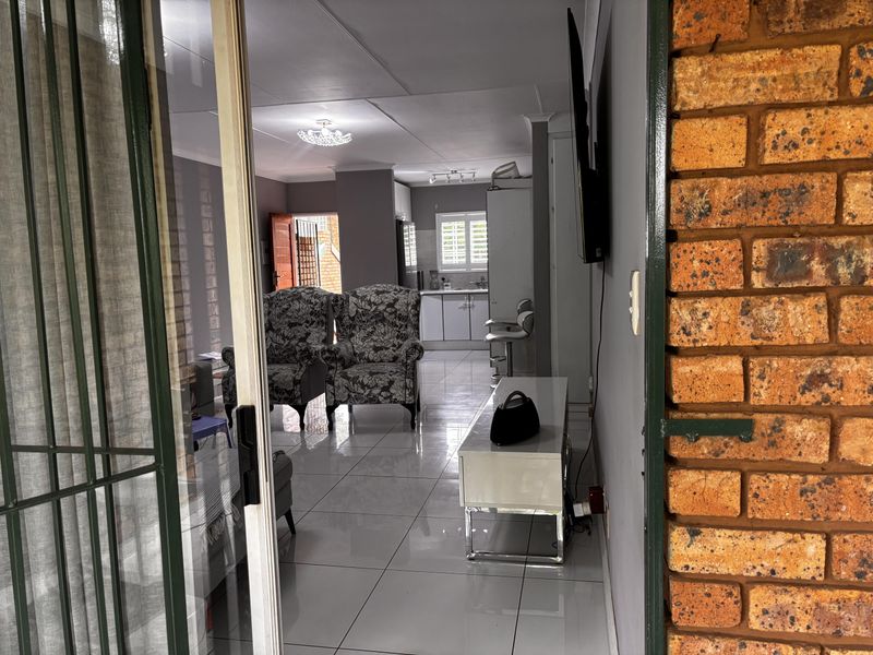 Safe and Stylish Lock Up and Go with a Wonderful Pool - Photo 9