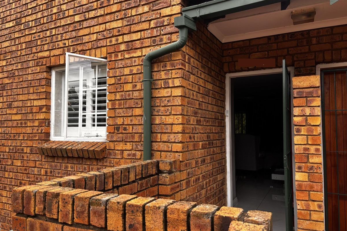 Safe and Stylish Lock Up and Go with a Wonderful Pool - Photo 3