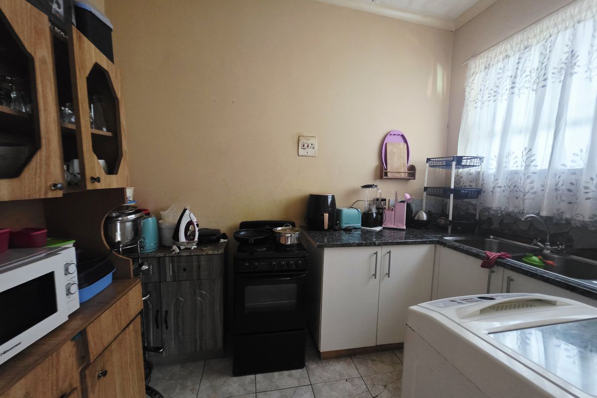 Neat 2 Bedroom Apartment – Great Location - Photo 4