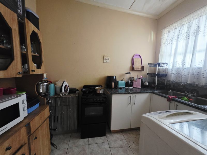 Neat 2 Bedroom Apartment – Great Location - Photo 4