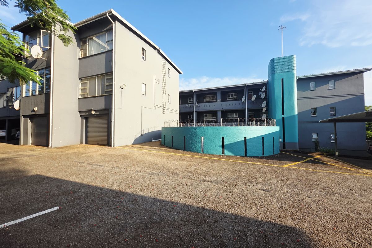 Neat 2 Bedroom Apartment – Great Location - Photo 3