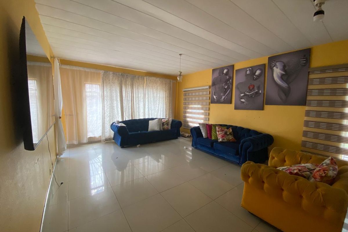 Charming 2-bedroom apartment in Vanderbijlpark CW 3, perfect for first-time buyers or investors! - Photo 2