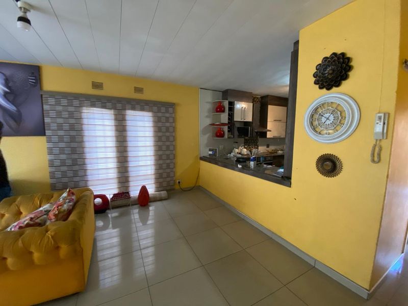 Charming 2-bedroom apartment in Vanderbijlpark CW 3, perfect for first-time buyers or investors! - Photo 6