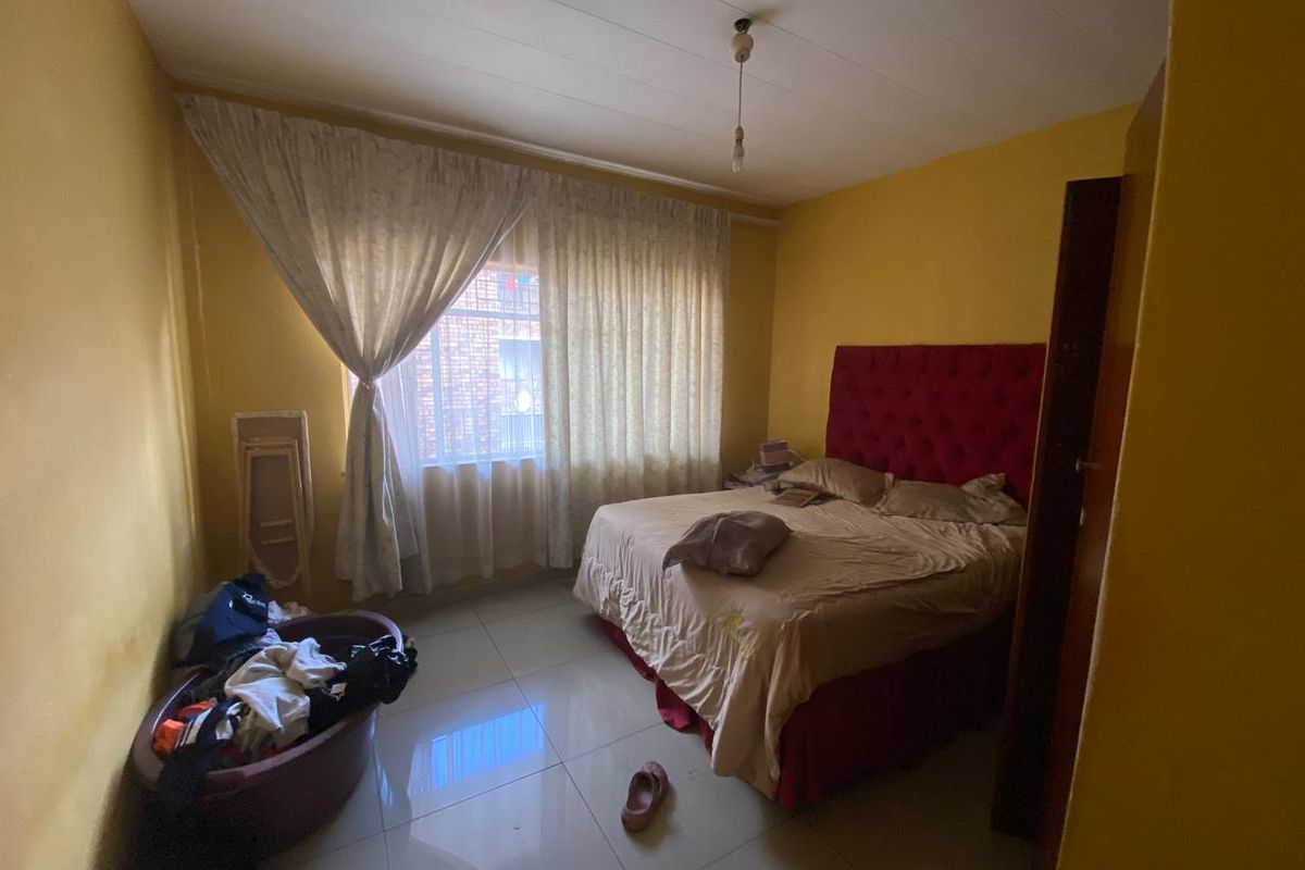 Charming 2-bedroom apartment in Vanderbijlpark CW 3, perfect for first-time buyers or investors! - Photo 3