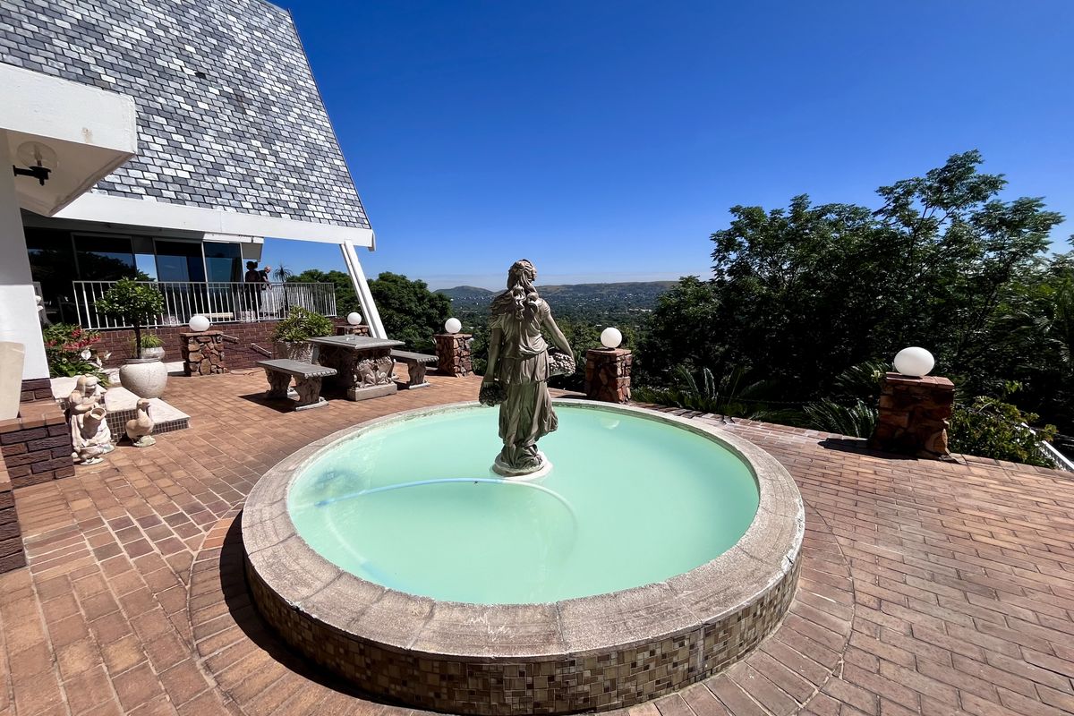 4 Bedroom Home for Sale with Breathtaking Views & Large Stand with Landscaped Gardens - Photo 3