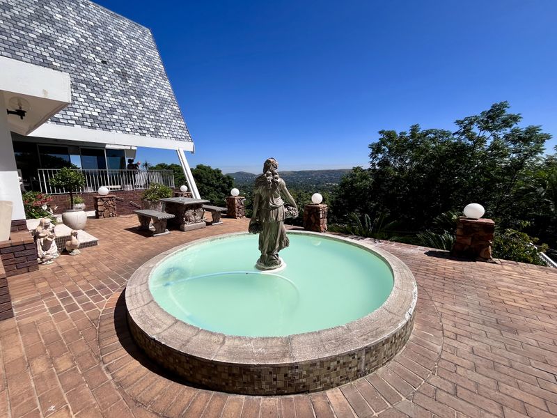 4 Bedroom Home for Sale with Breathtaking Views & Large Stand with Landscaped Gardens - Photo 3