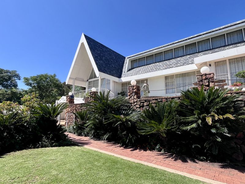 4 Bedroom Home for Sale with Breathtaking Views & Large Stand with Landscaped Gardens - Photo 1