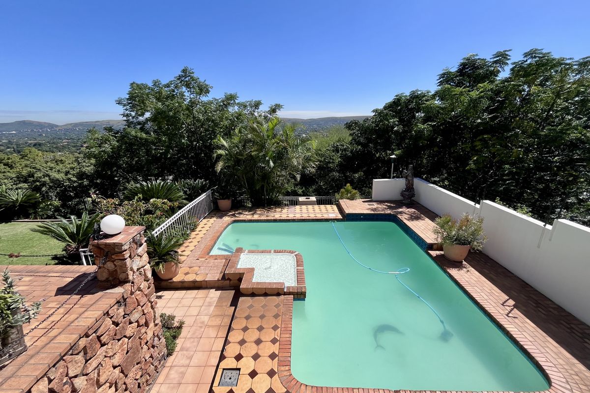 4 Bedroom Home for Sale with Breathtaking Views & Large Stand with Landscaped Gardens - Photo 4