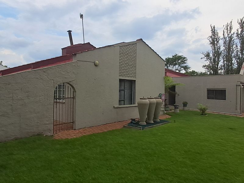 Freestanding For Sale In Newcastle - Photo 2