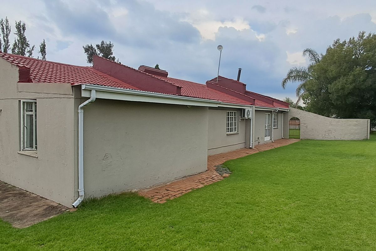 Freestanding For Sale In Newcastle - Photo 3