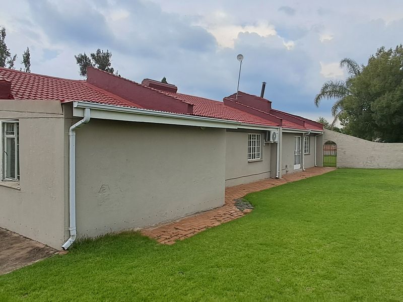 Freestanding For Sale In Newcastle - Photo 3