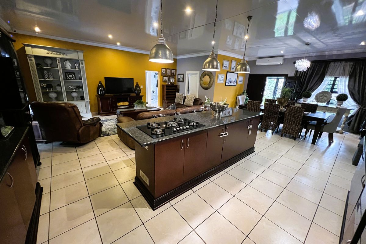 Stunning 3-bedroom townhouse in Wilkoppies, Klerksdorp—perfect for families seeking modern living! - Photo 5