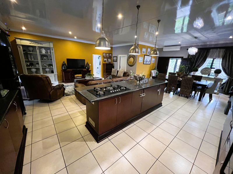 Stunning 3-bedroom townhouse in Wilkoppies, Klerksdorp—perfect for families seeking modern living! - Photo 5