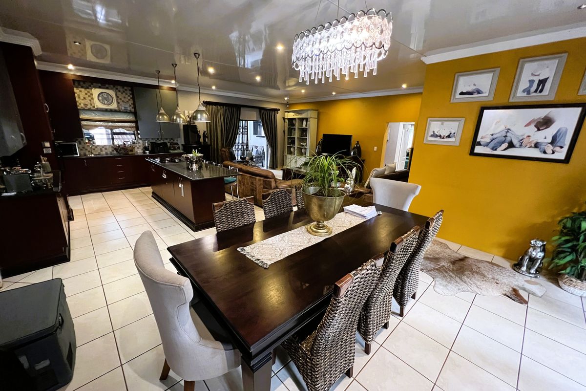 Stunning 3-bedroom townhouse in Wilkoppies, Klerksdorp—perfect for families seeking modern living! - Photo 2