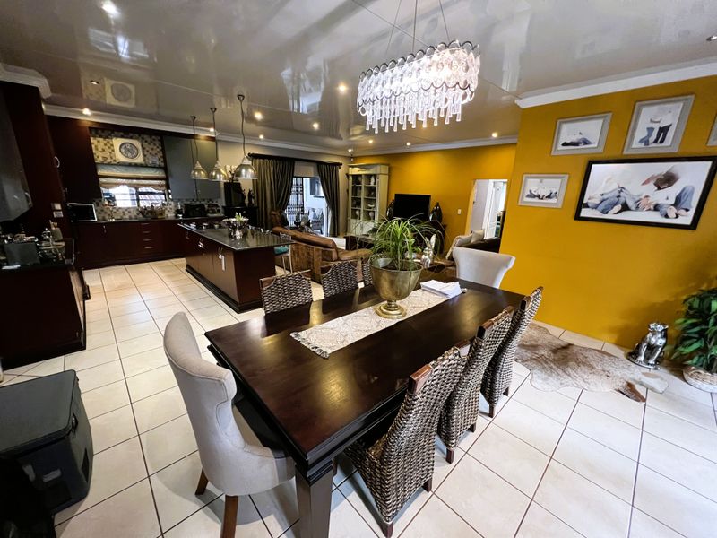 Stunning 3-bedroom townhouse in Wilkoppies, Klerksdorp—perfect for families seeking modern living! - Photo 2