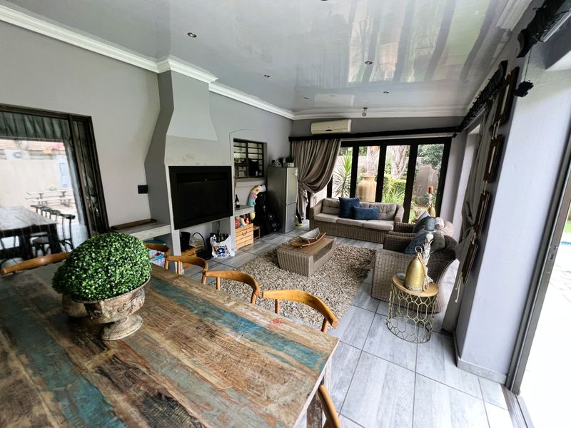 Stunning 3-bedroom townhouse in Wilkoppies, Klerksdorp—perfect for families seeking modern living! - Photo 10